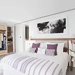 Grace Hotel, Collection Ημεροβίγλι