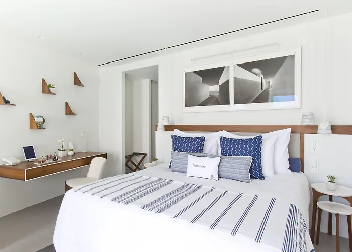 Grace Hotel, Collection