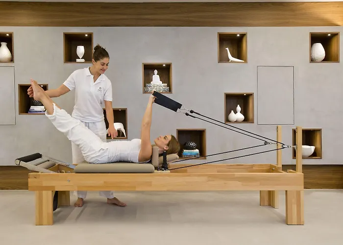 Grace Hotel, Collection