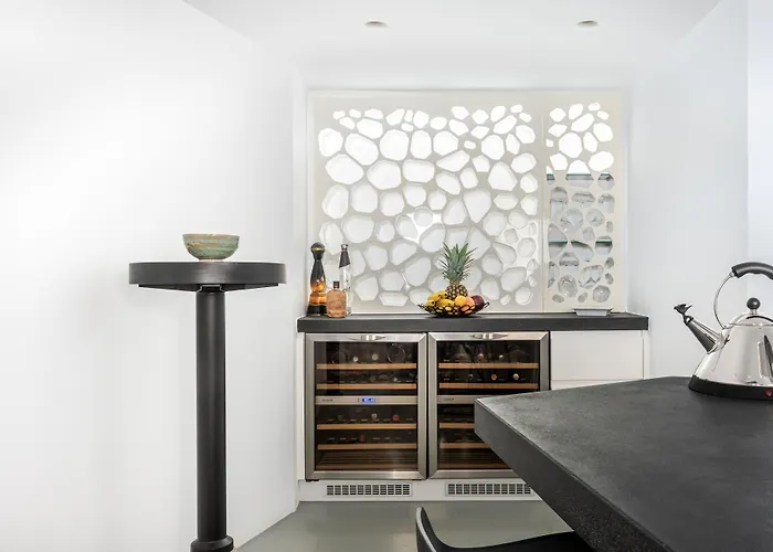 Hotel Grace Hotel, Collection