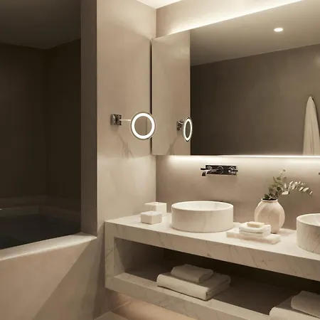 Grace Hotel, Collection فندق