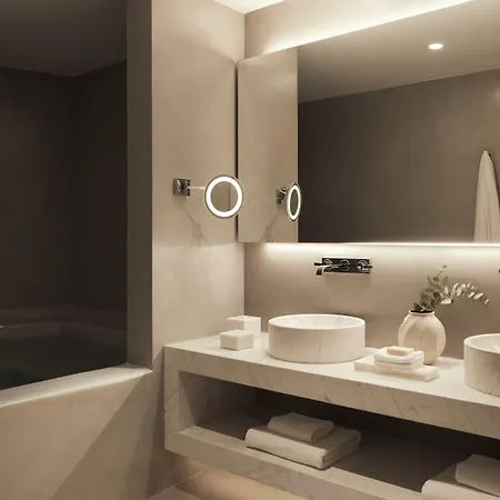 호텔 Grace Hotel, Collection