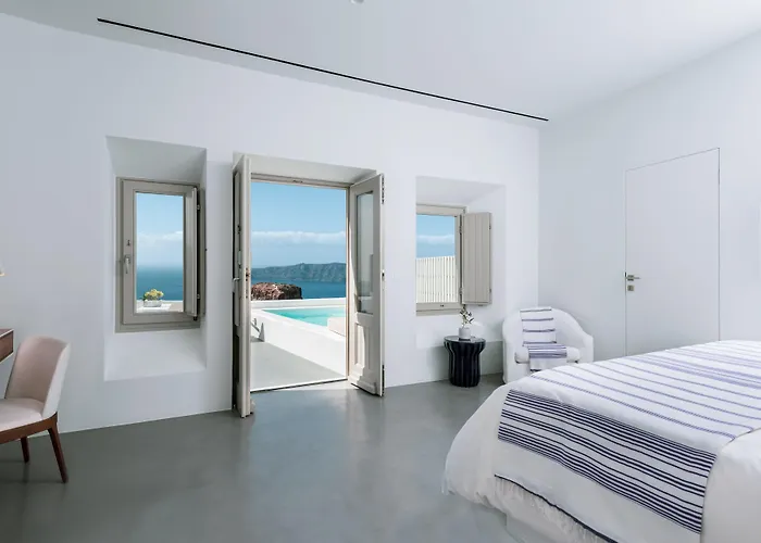 Grace Hotel, Collection