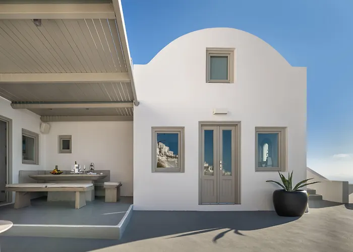 Grace Hotel, Collection