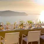 Grace Hotel, Collection