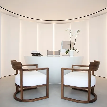 Grace Hotel, Collection