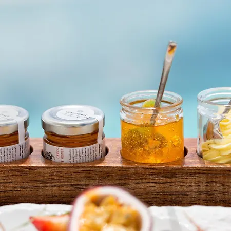 Hotel Grace Hotel, Collection