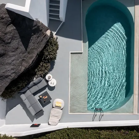 Grace Hotel, Collection