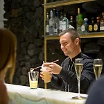 Grace Hotel, Collection