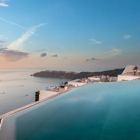 Grace Hotel, Collection