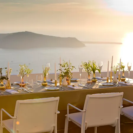 Grace Hotel, Collection