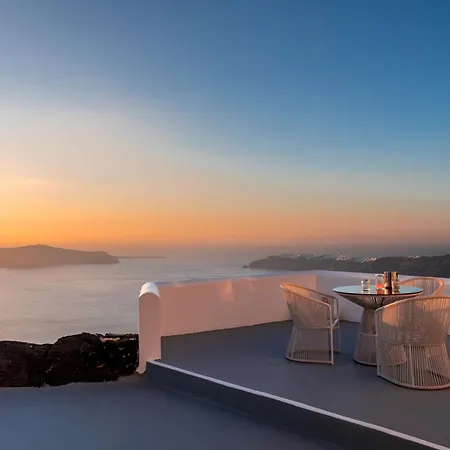 Grace Hotel, Collection