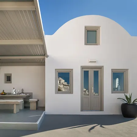 Grace Hotel, Collection